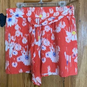 Happening in the present floral shorts